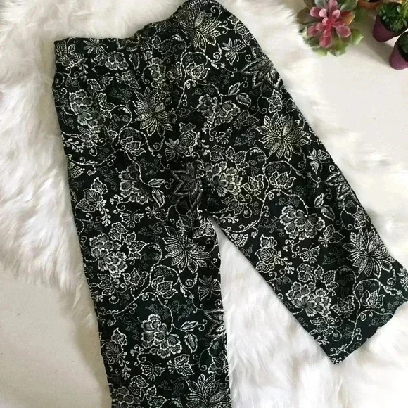 Jones New York Black and White Capri Pant - Picture 2 of 6